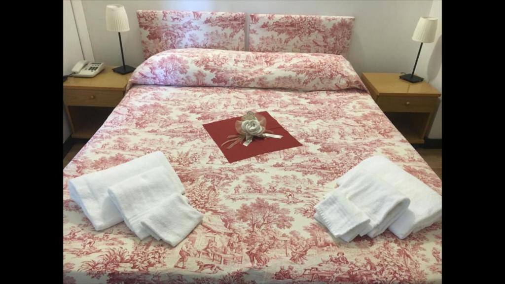 Postel nebo postele na pokoji v ubytování Albergo Lungomare