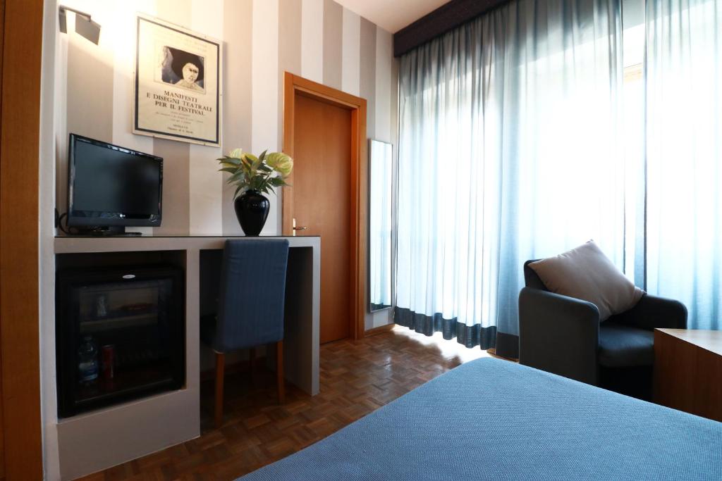 TV a/nebo společenská místnost v ubytování Hotel Clarici