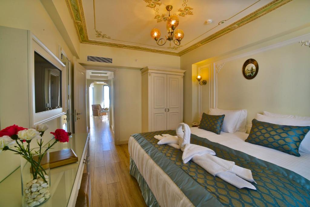 A bed or beds in a room at Yılsam Sultanahmet Hotel