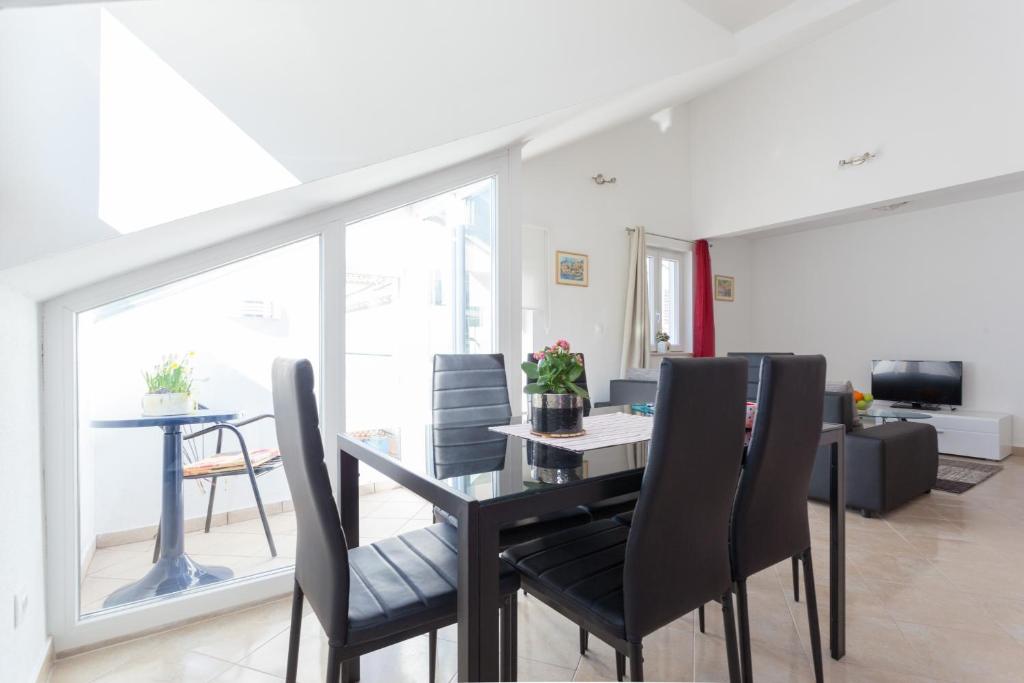 a dining room with a table and chairs at Hedera Estate, Hedera A52 in Dubrovnik