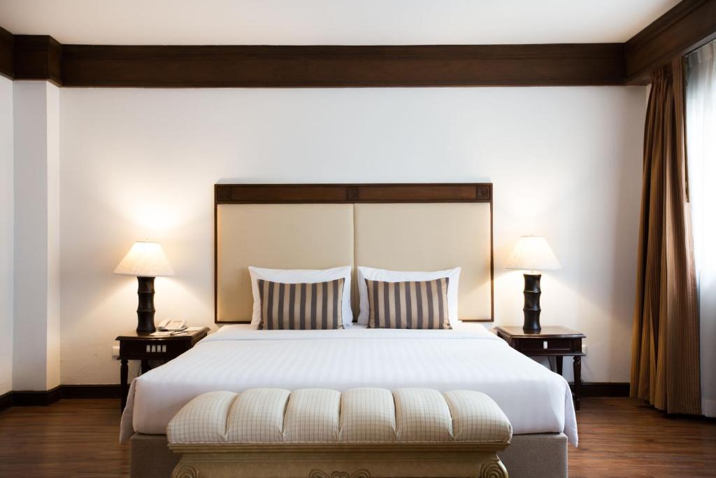 Postel nebo postele na pokoji v ubytování Eurasia Chiang Mai Hotel