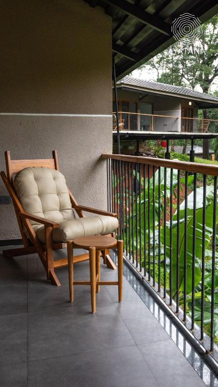 Balkón nebo terasa v ubytování Ayatana Coorg