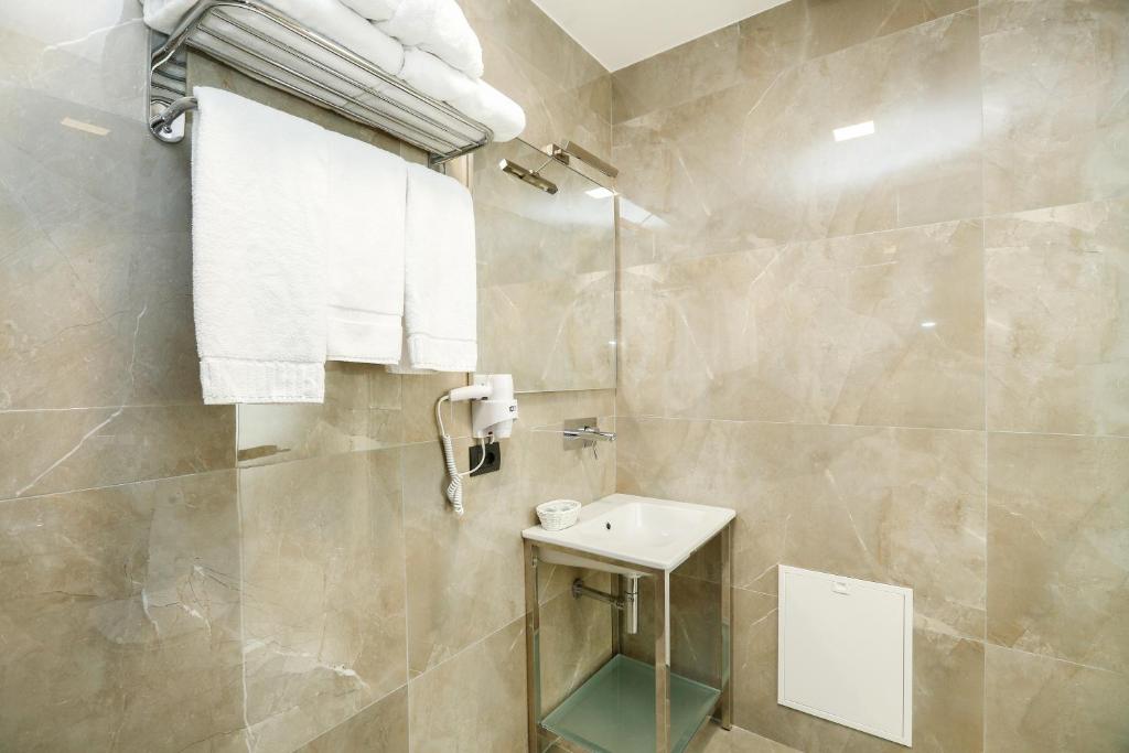 Koupelna v ubytování Oxford hotel