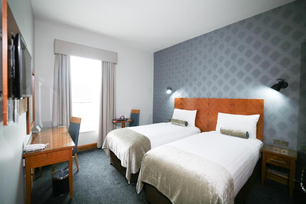 Postel nebo postele na pokoji v ubytování Treacys Hotel & Leisure Centre Waterford