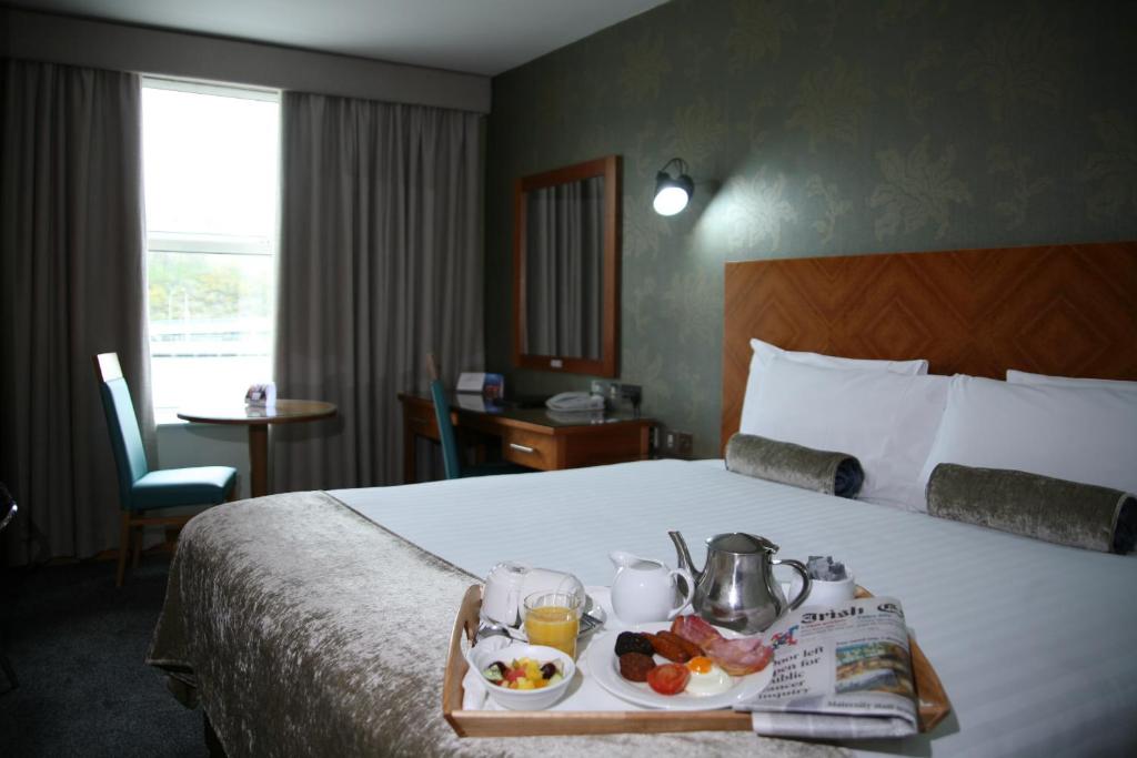 Postel nebo postele na pokoji v ubytování Treacys Hotel & Leisure Centre Waterford