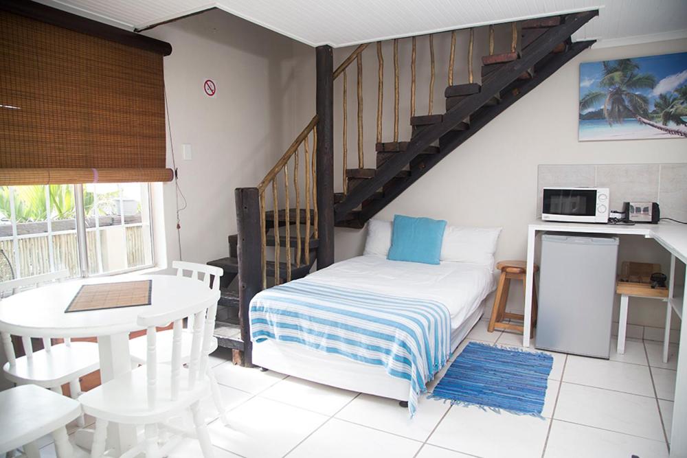 Ansteys Beach Self Catering Apartments - 