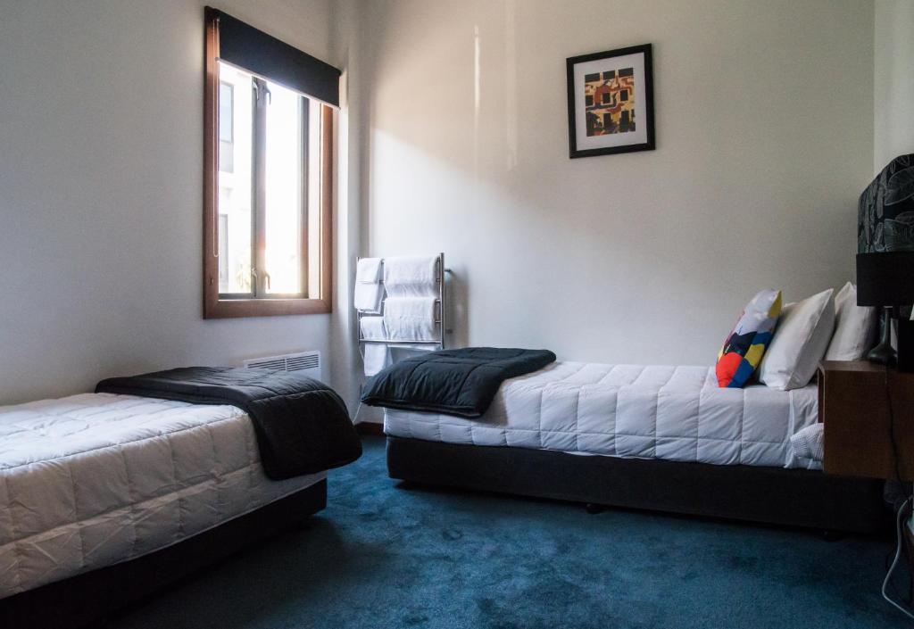 
Twin Room with Shared Bathroom
