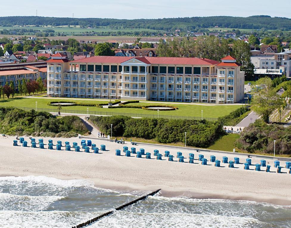 an aerial view of a hotel on the beach at Morada Strandhotel Ostseebad Kühlungsborn in Kühlungsborn