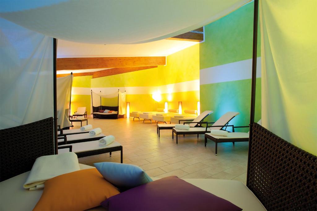 a living room with couches and tables and chairs at Morada Strandhotel Ostseebad Kühlungsborn in Kühlungsborn