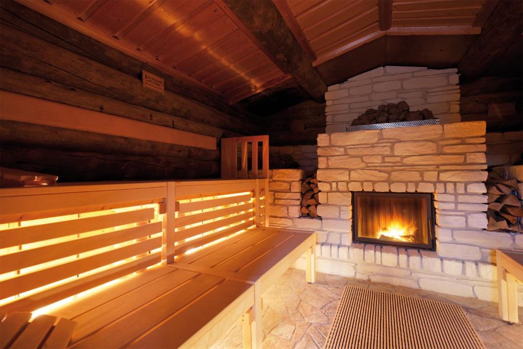 a fireplace in a room with a bench in front of it at Morada Strandhotel Ostseebad Kühlungsborn in Kühlungsborn