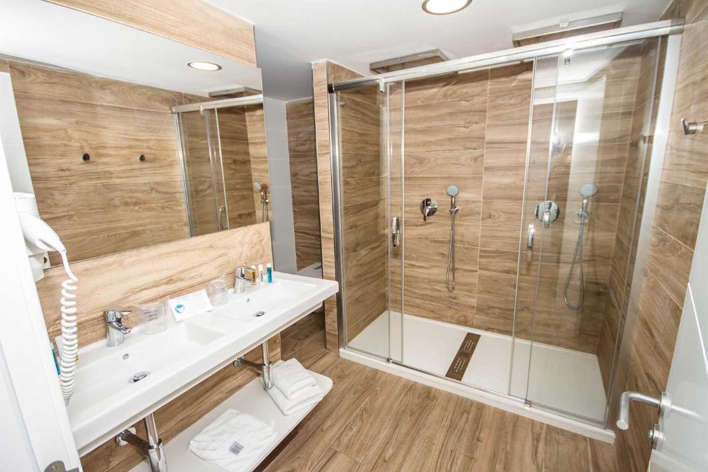 a bathroom with a shower and a sink at IG Nachosol Atlantic & Yaizasol by Servatur - Adults Only in Puerto Rico de Gran Canaria