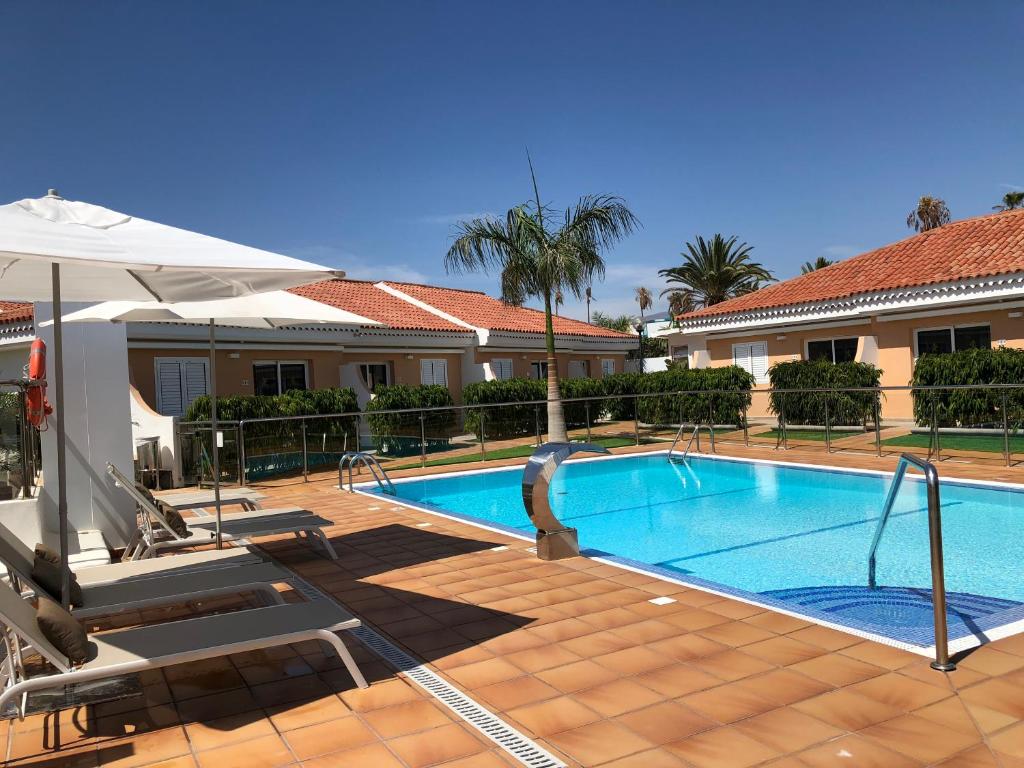 Bazén v ubytování Alsol Los Leones Bungalows - Adults Only nebo v jeho okolí