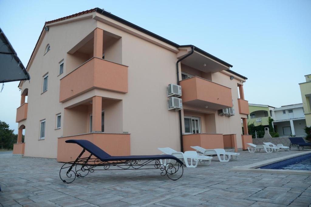 Budova, v ktorej sa apartmán nachádza