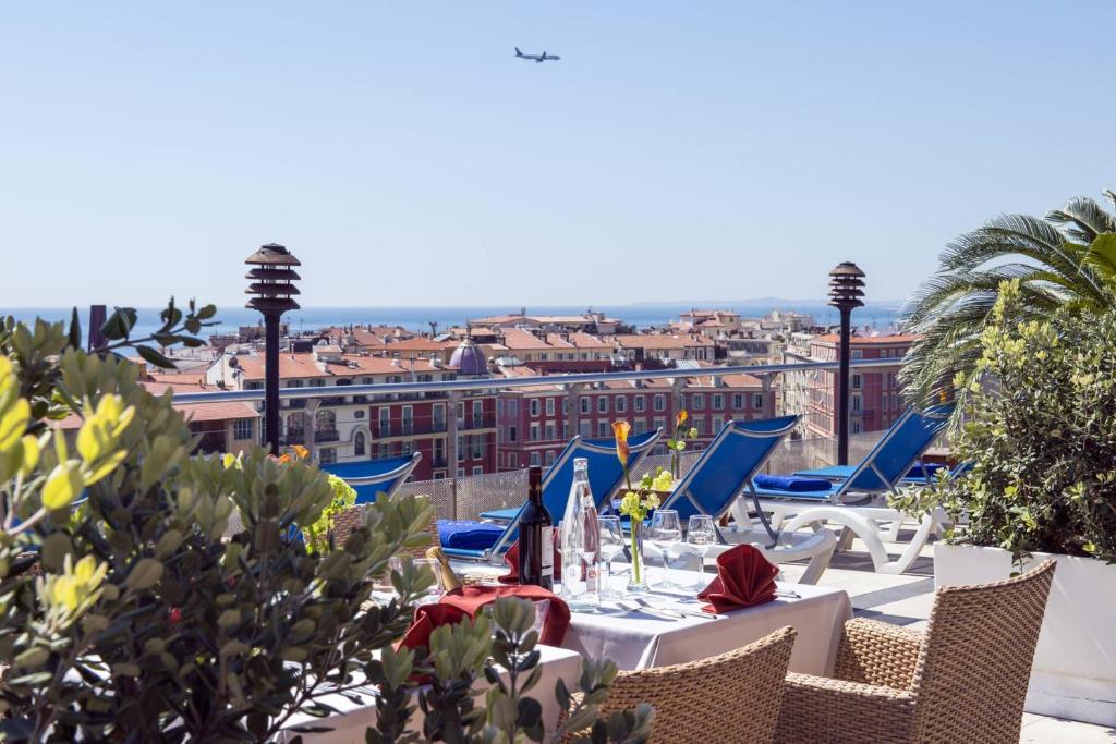 Bazén v ubytování Hotel Aston La Scala nebo v jeho okolí