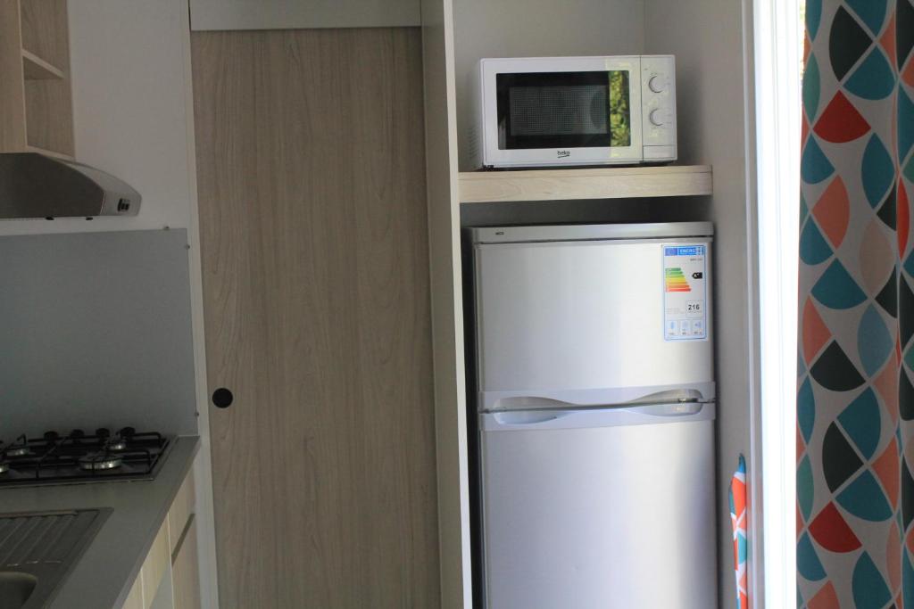 Kuchyň nebo kuchyňský kout v ubytování Camping La Fundicion