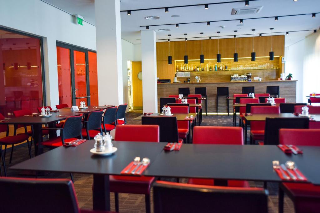 Restaurace v ubytování Hotel S-PORT Véska