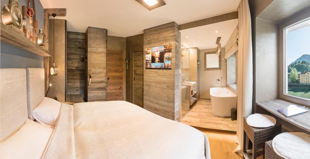 Koupelna v ubytování Boutique Hotel im Auracher Löchl