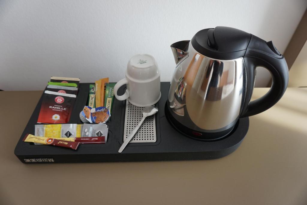 Příslušenství pro přípravu čaje a kávy v ubytování Hotel Chrisma