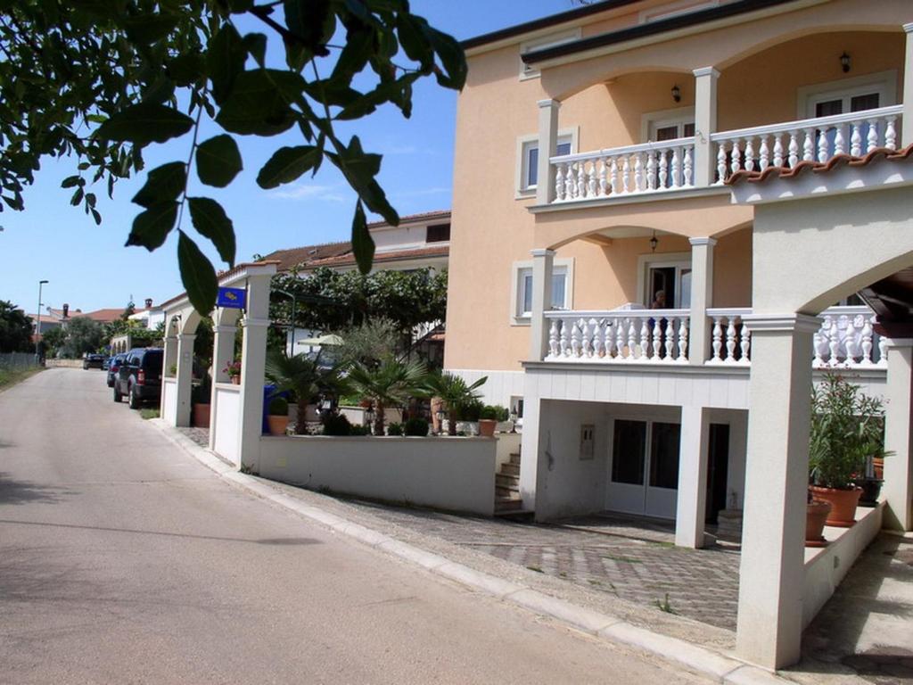 Budynek, w którym mieści się apartament
