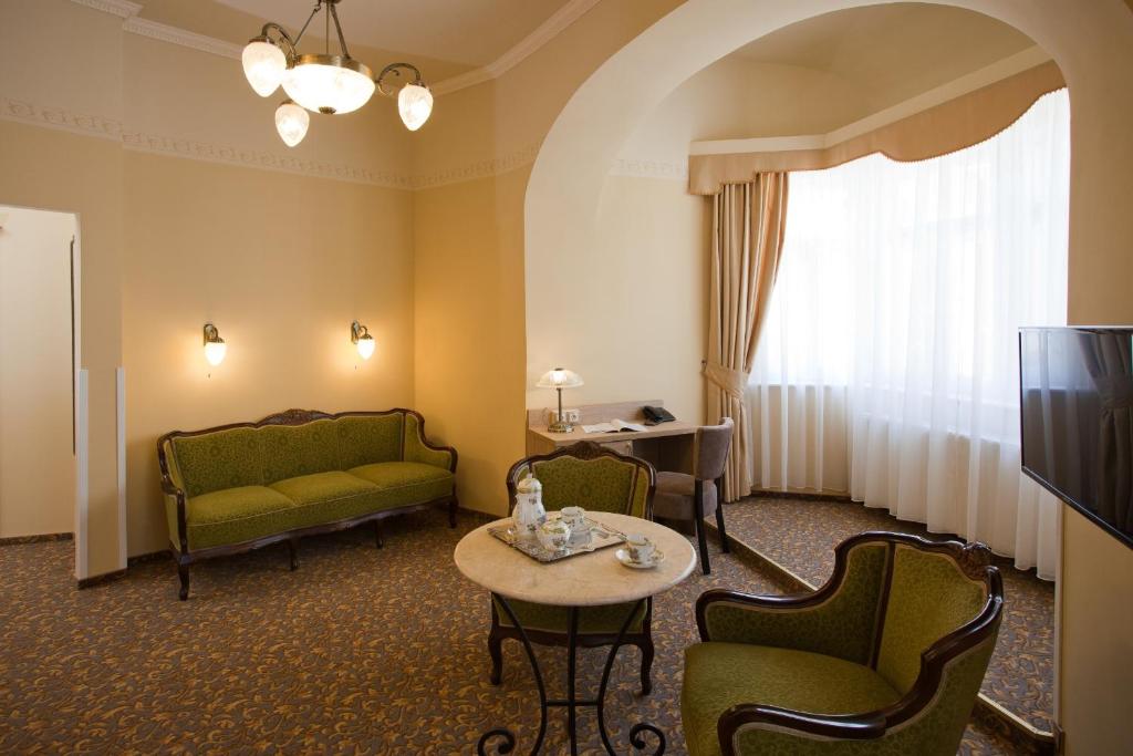 Barokk Hotel Promenád - Resim 16