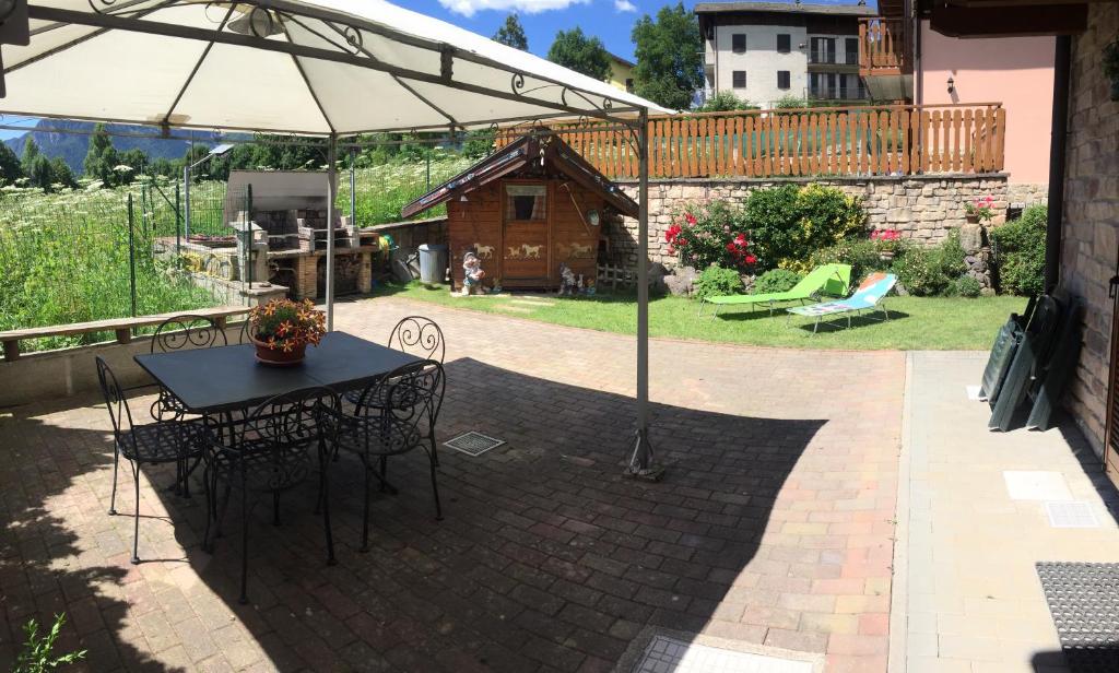 Vonkajšia záhrada v ubytovaní Scalve e la Presolana