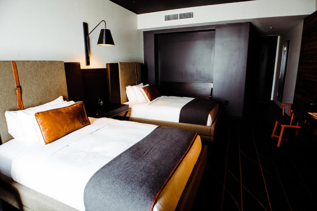 Postel nebo postele na pokoji v ubytování The George, by Valencia Hotel Collection
