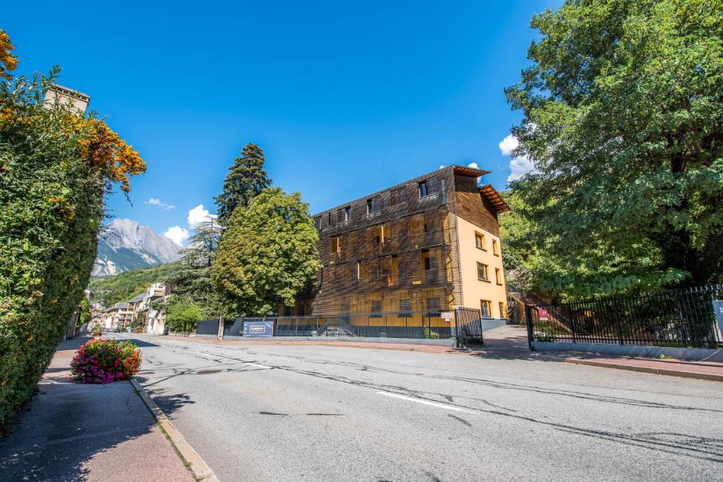 Nespecifikovaný výhled na hory nebo výhled na hory při pohledu z hotelu