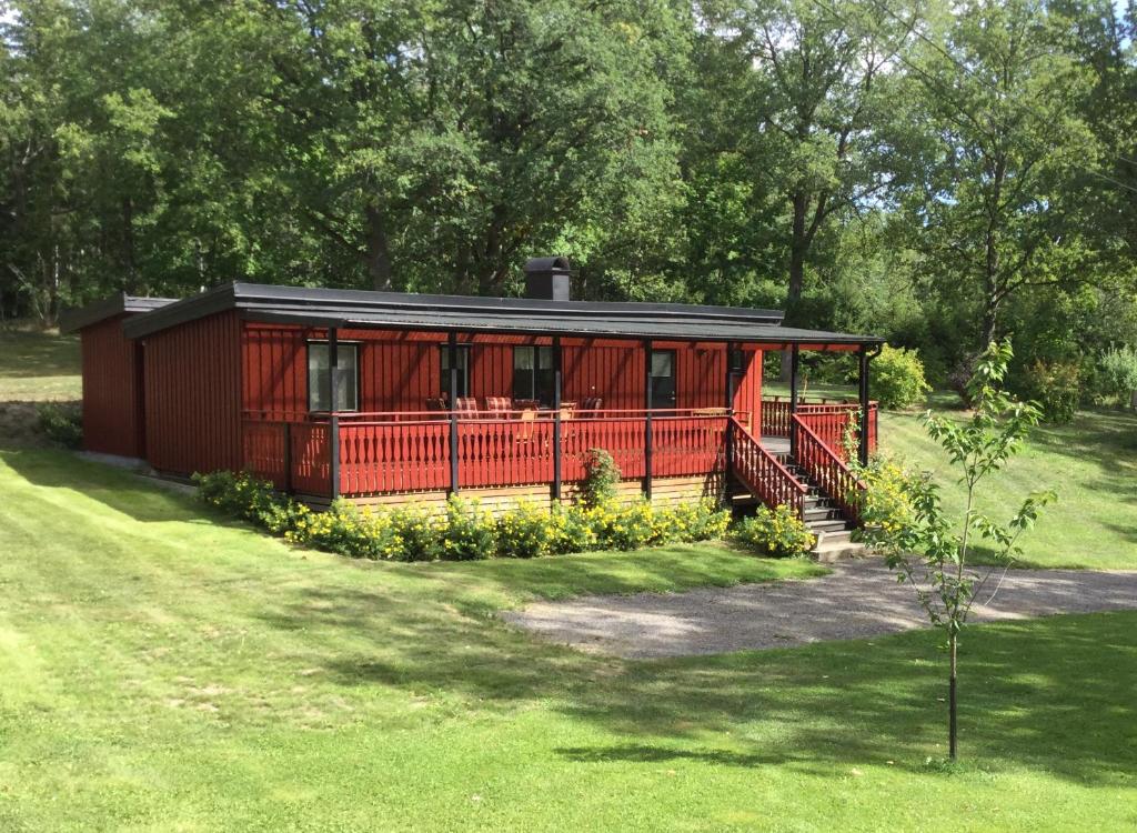 Das Gebäude in dem sich das Ferienhaus befindet