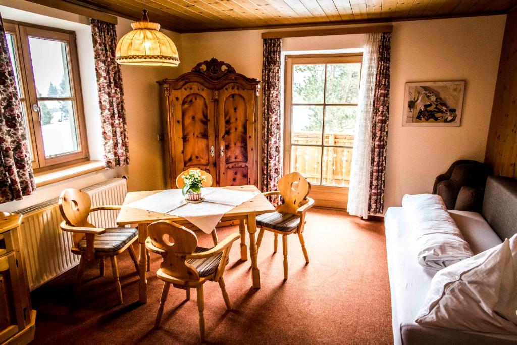 a living room with a table and chairs and a couch at fanning 91 (zur Veitlerin) in Mariapfarr