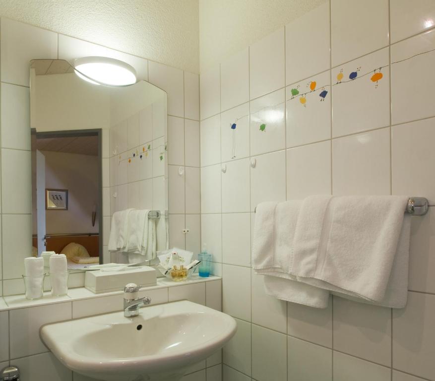 Koupelna v ubytování Seehotel Delphin