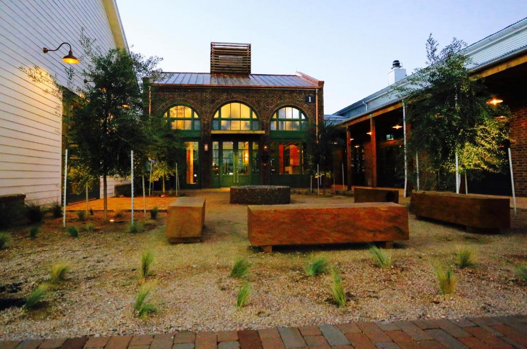 Cavalry Court, by Valencia Hotel Collection photo