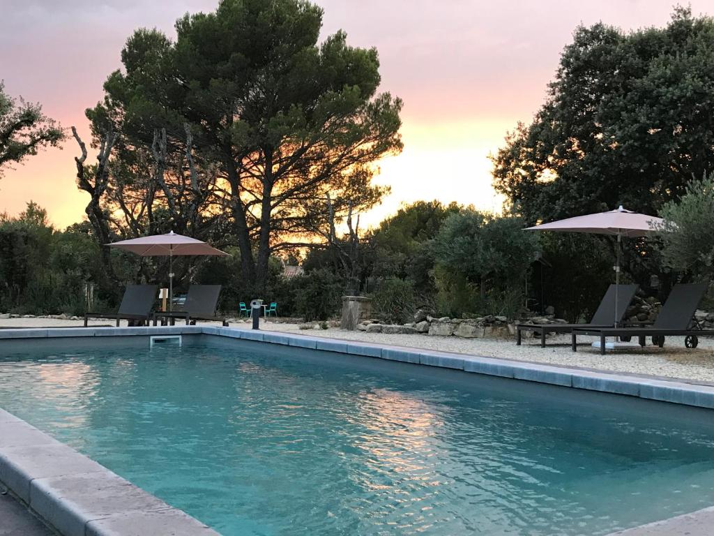 Bazén v ubytování Mas la Chêneraie Lourmarin - Au calme, à 10 mn du centre ville à pied nebo v jeho okolí