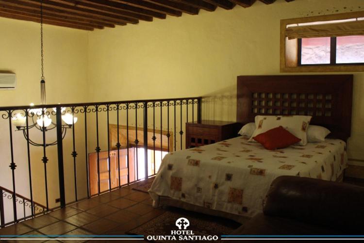 Postel nebo postele na pokoji v ubytování Hotel Quinta Santiago