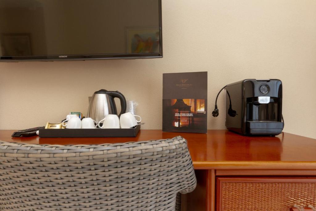 Příslušenství pro přípravu čaje a kávy v ubytování Hotel Simius Playa