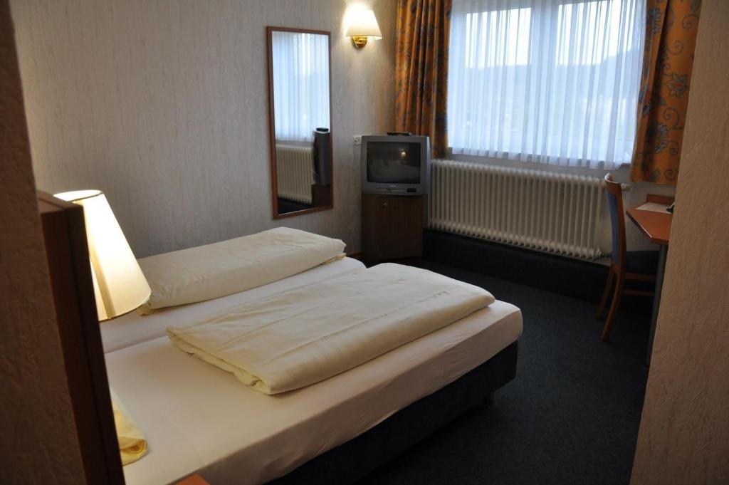 Postel nebo postele na pokoji v ubytování Hotel Bürgerhof