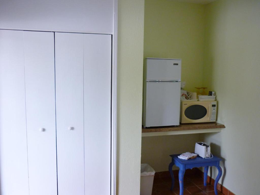 Kuchyň nebo kuchyňský kout v ubytování Palm Court Motel