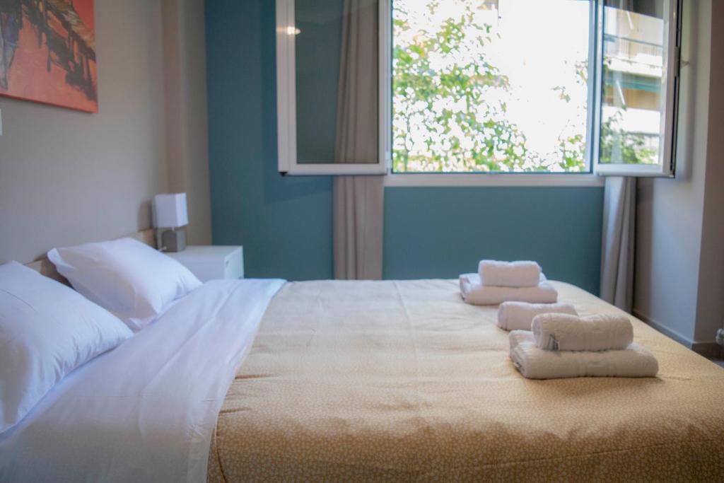 Posteľ alebo postele v izbe v ubytovaní Chic and Minimal apartment close to Thissio Metro