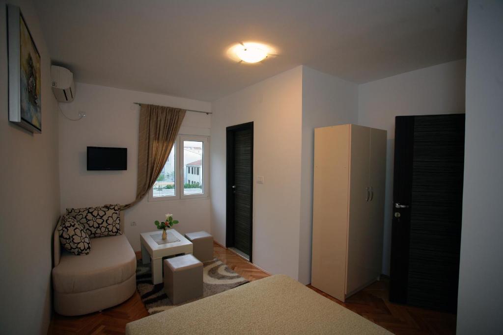 Apartments Obala - Katić - 2