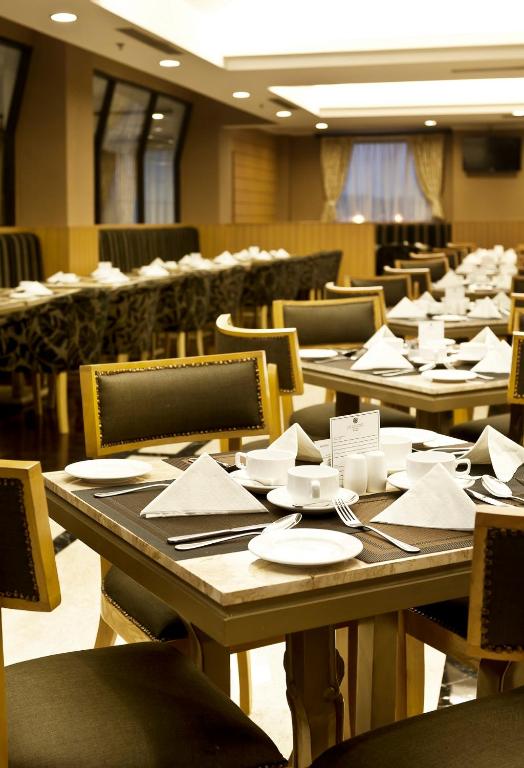 Restaurace v ubytování Royal Kuningan