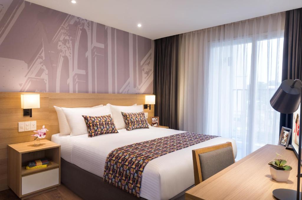 Postel nebo postele na pokoji v ubytování Citadines Central Binh Duong