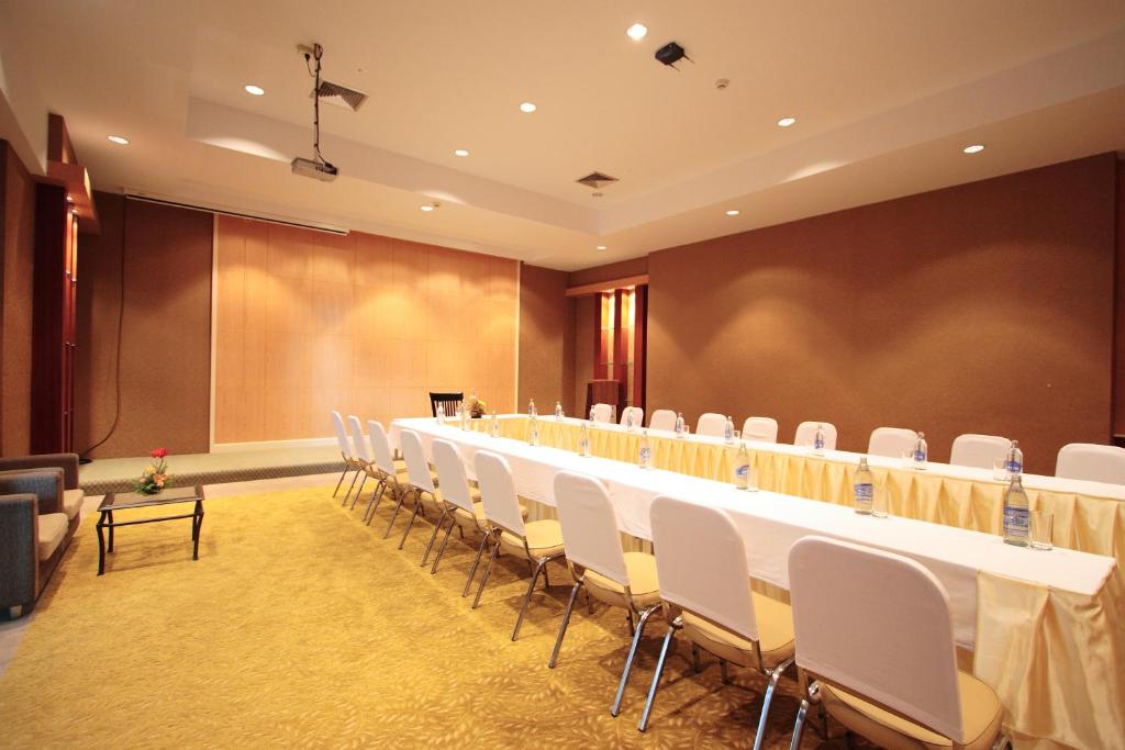 Golden Crown Grand Hotel - Resim 23