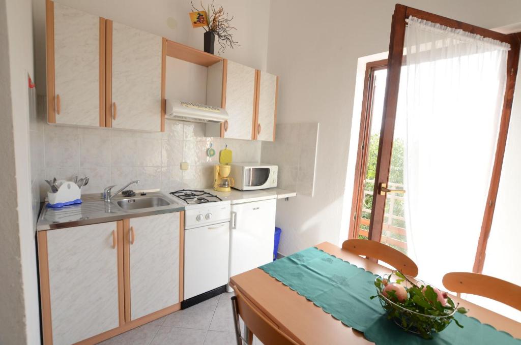 Kuchyň nebo kuchyňský kout v ubytování Apartments Josip