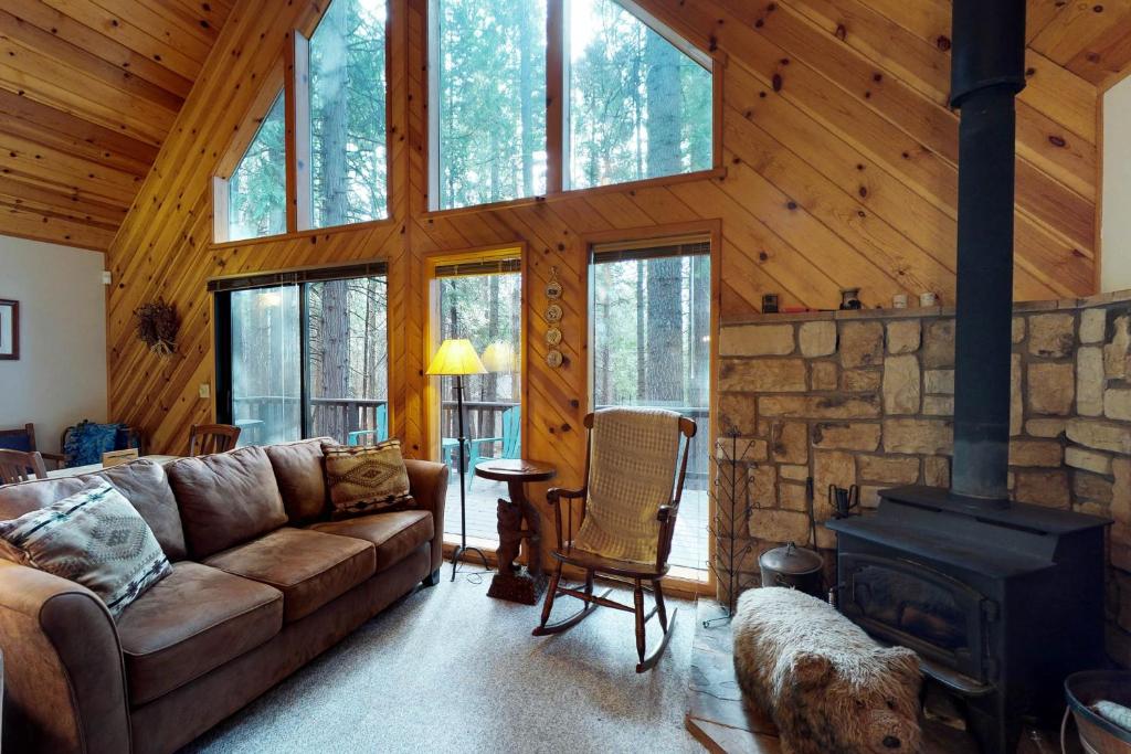 Un lugar para sentarse en Sherwood Bear Cabin