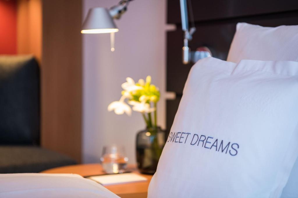 THE MADISON Hotel Hamburg - Resim 11