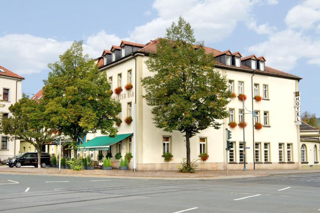 a large white building on the side of a street at Schwarzer Bär Jena in Jena