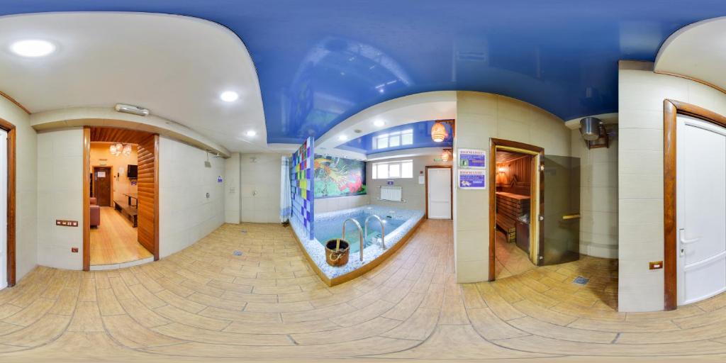 Hotel Zhar-Ptitsa, Omsk, Russia - Booking.Com