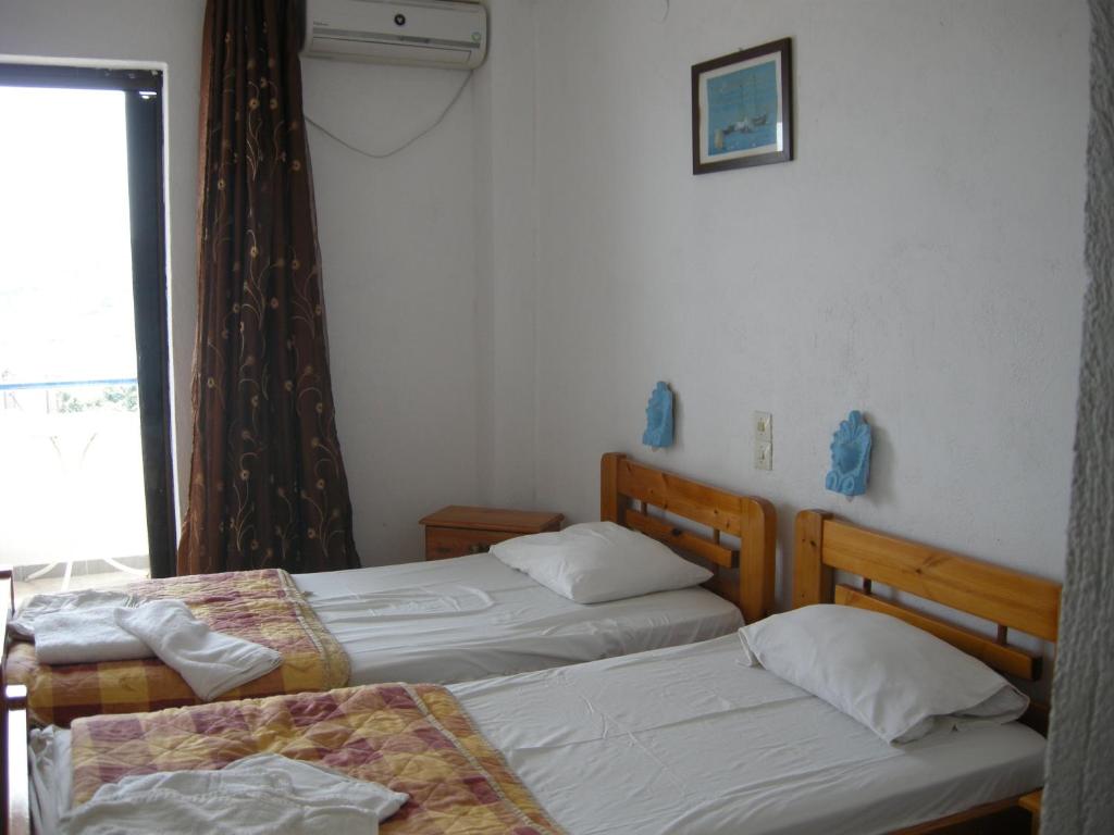 Postel nebo postele na pokoji v ubytování Myrmidon Hotel