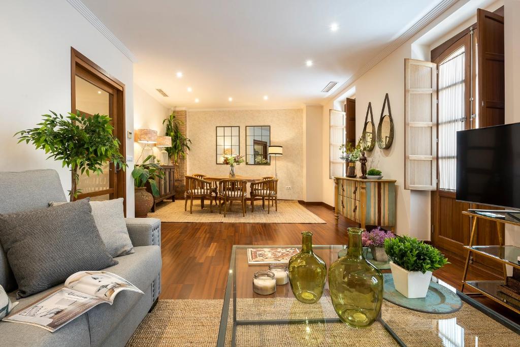 a living room with a couch and a table at Genteel Home Zaragoza in Seville