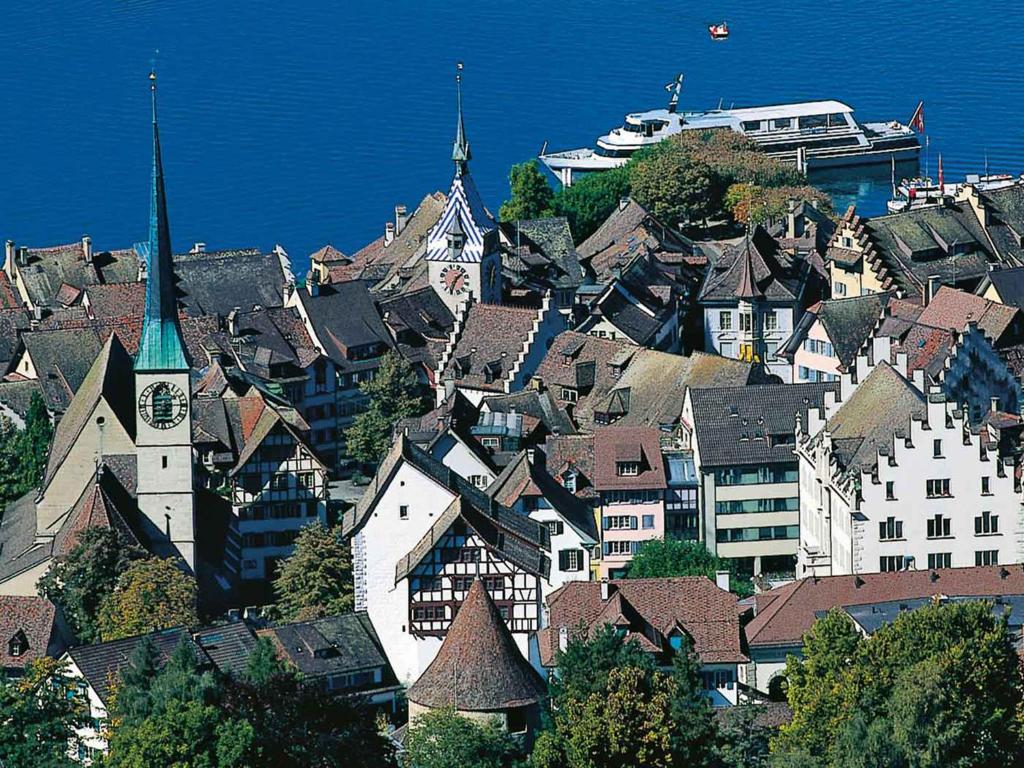 Nespecifikovaný výhled na destinaci Zug nebo výhled na město při pohledu z hotelu