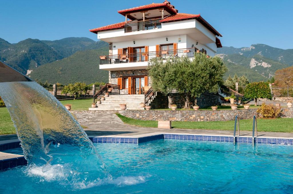 Bazén v ubytování Olympus Pantheon Luxury Villas nebo v jeho okolí